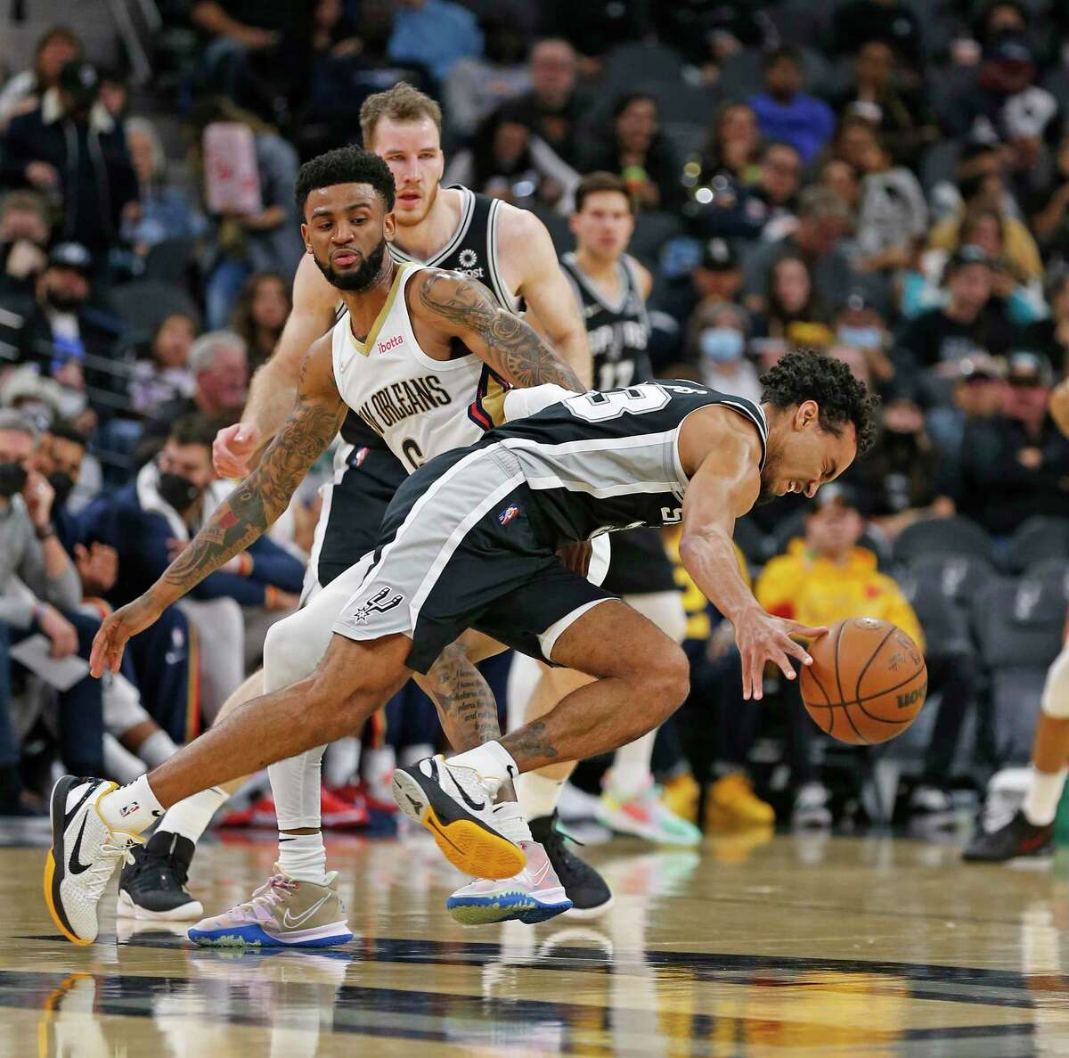 Strong outing from Spurs starting five push San Antonio to a rousing