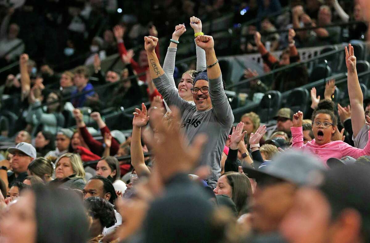 San Antonio Spurs fans react after a basket. BKN Spurs-Pelicans at A&T Center on Sunday, Dec. 12,2021.