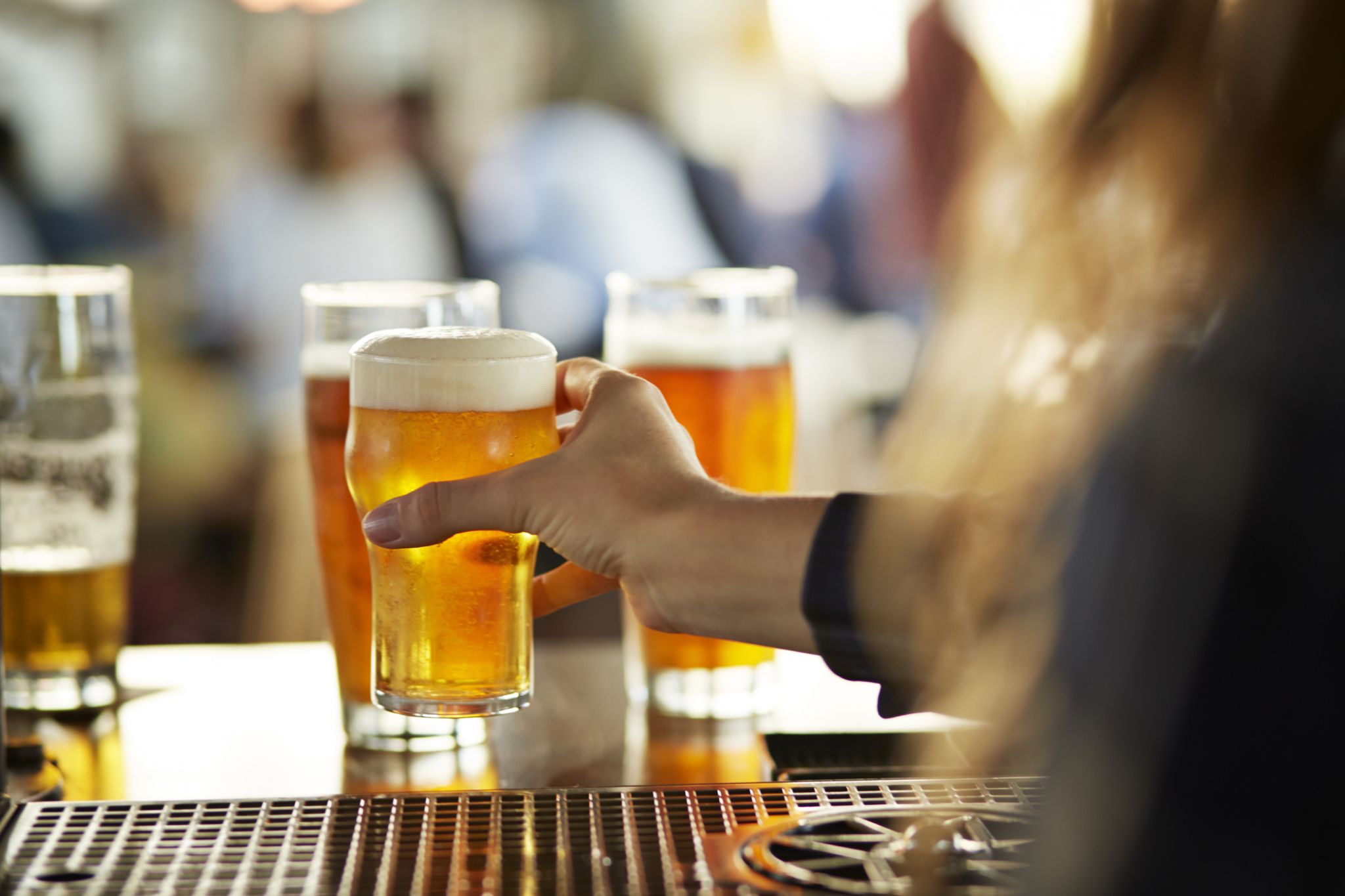 Liquor sellers push to lower alcohol serving age to 17 - Vimarsana News