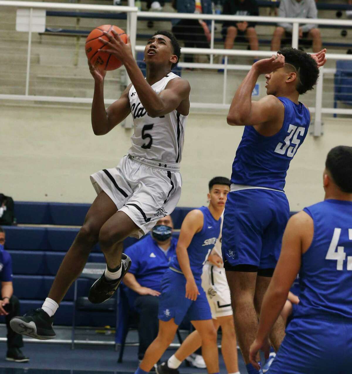Clark senior guard Jordan Mason notched consecutive double-doubles last week in a victory against Brandeis (35 points, 10 rebounds) and in an overtime loss to Killeen Ellison (38 points, 13 rebounds).