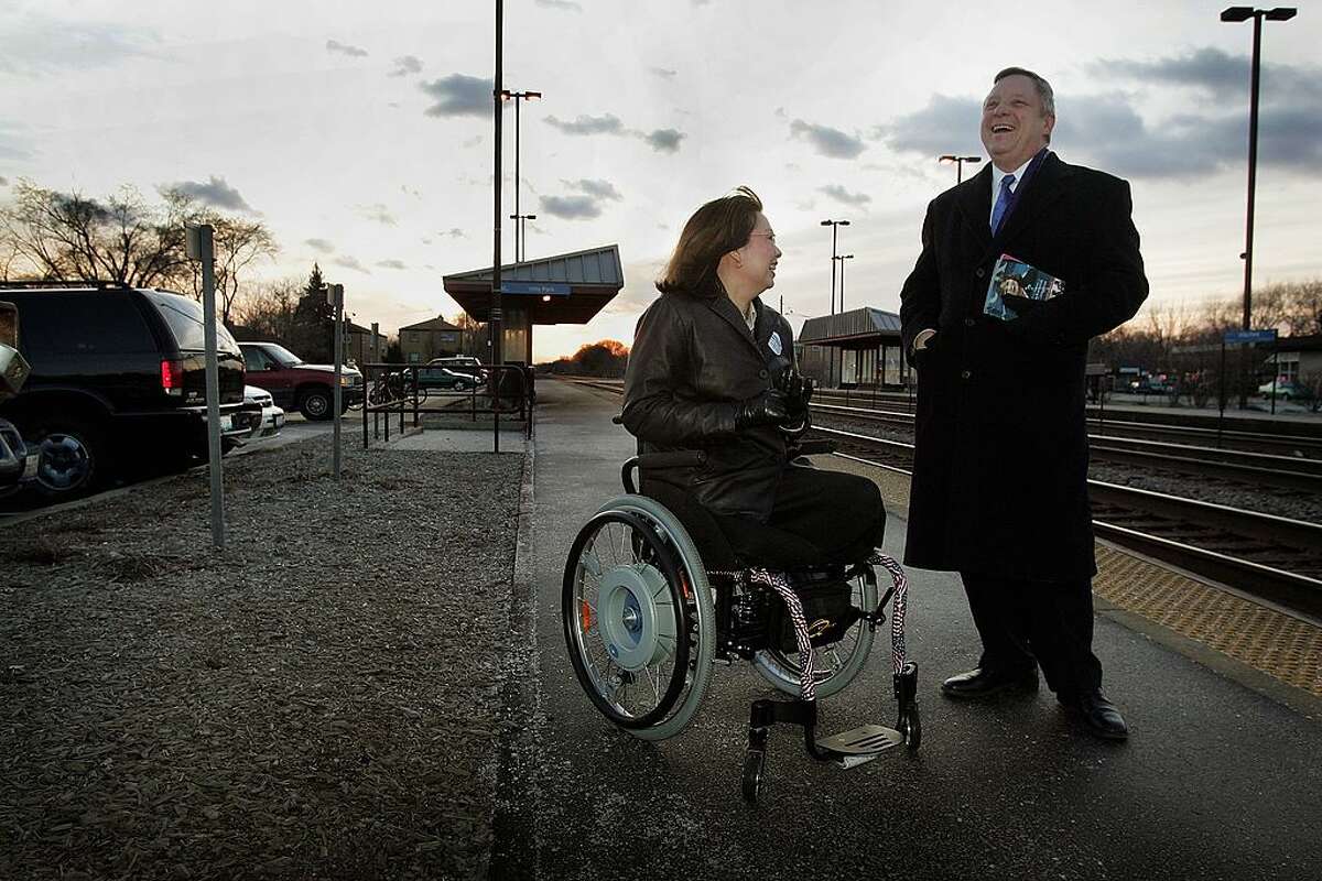 Tammy Duckworth and Dick Durbin at a commuter train stop March 21, 2006. (Photo by Scott Olson/Getty Images)