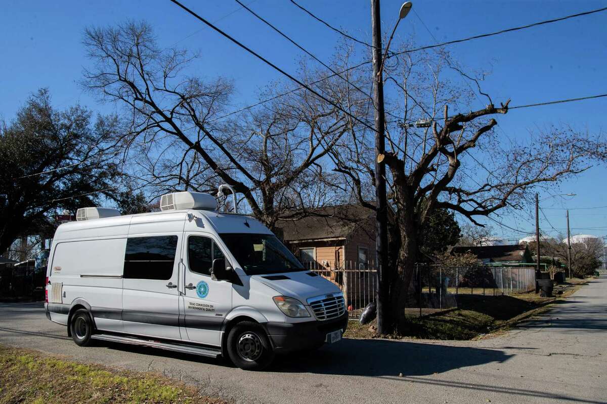 Manuel Gonzalez and Natalie Izral conduct air monitoring surveys using the TCEQ’s new Strategic Mobile Air Reconnaissance Technology (SMART) van in the Manchester community of Houston, Tuesday, Feb. 23, 2021.