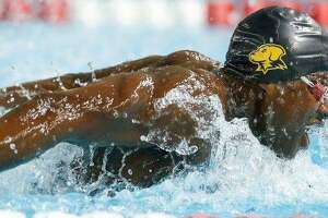 Yale med student aims to inspire at world swimming championships