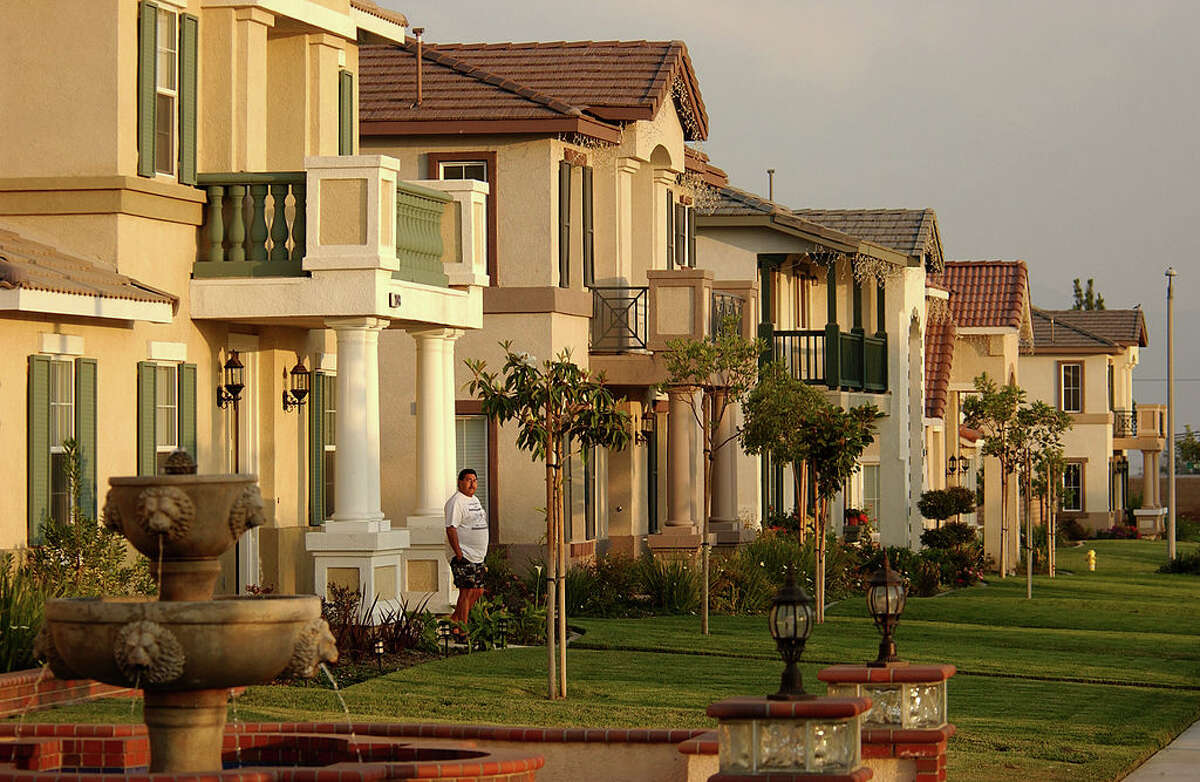 New houses line the street in the Inland Empire, the area east of Los Angeles, in Riverside and San Bernardino Counties, May 23, 2003 in Ontario, Calif. (Photo by David McNew/Getty Images)