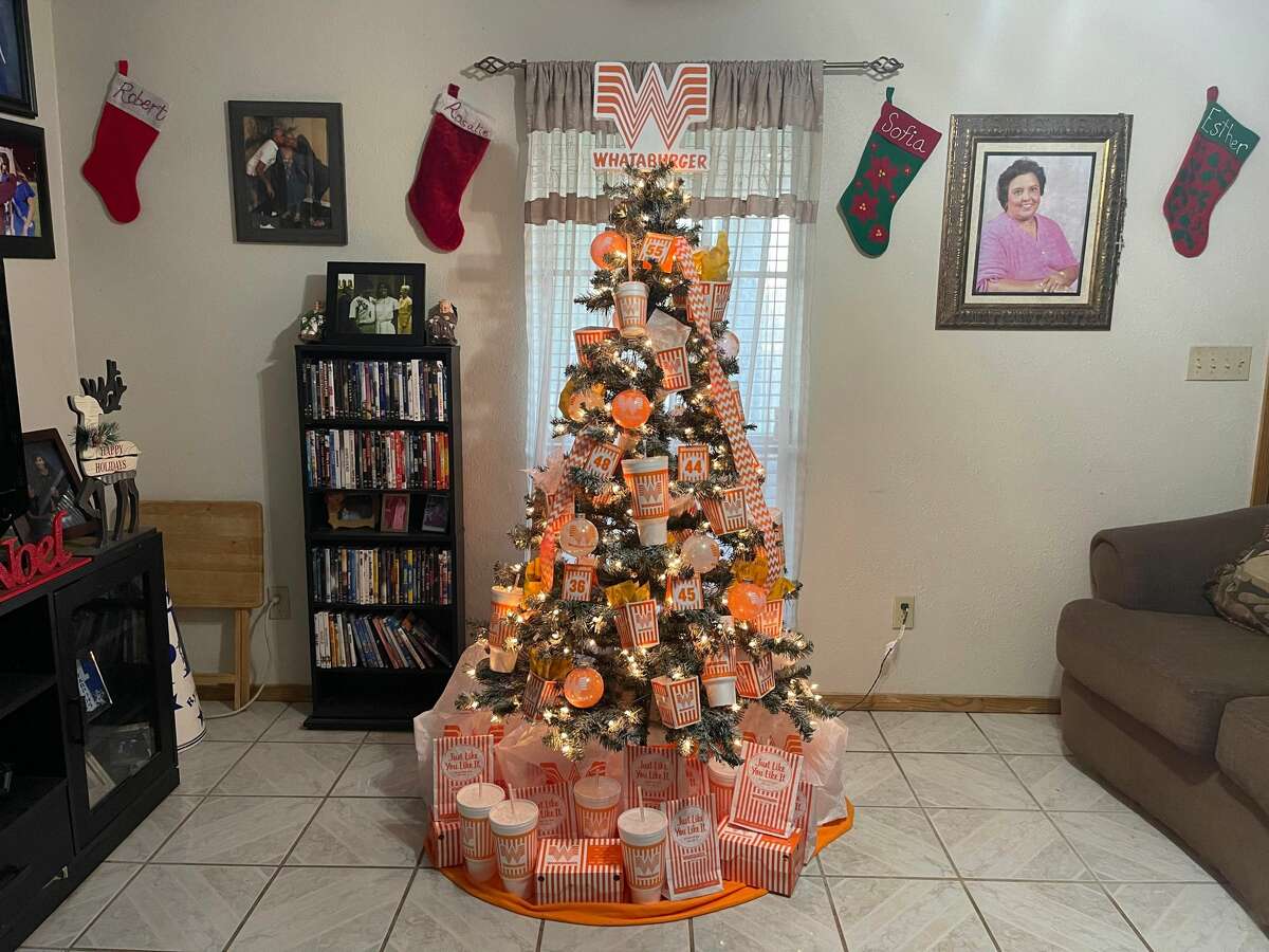 A UTSA graduate ate Whataburger for over 2 weeks straight to create his perfect Christmas tree. 