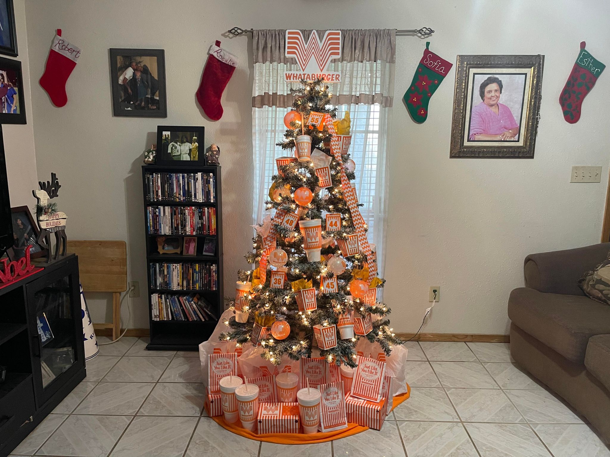 Is Whataburger Open On Christmas Day 2022 Utsa Grad Creates His Dream Whataburger Christmas Tree