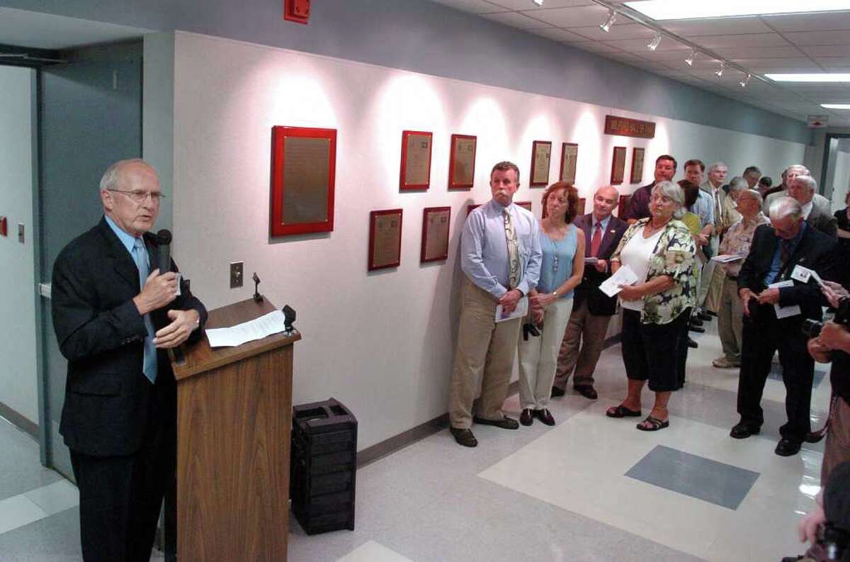 Hall of Fame inducts 5, unveils plaques