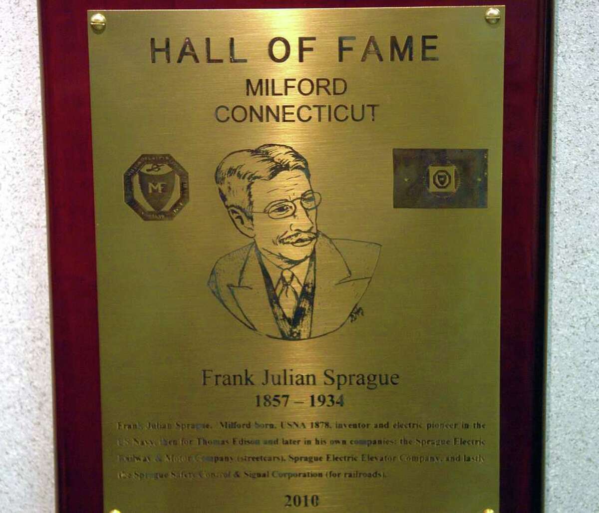 Hall of Fame inducts 5, unveils plaques