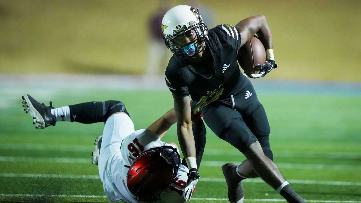 South Oak Cliff running back Ke'Undrae Hollywood and the Golden Bears are trying to win first title for a DISD school since 1950.