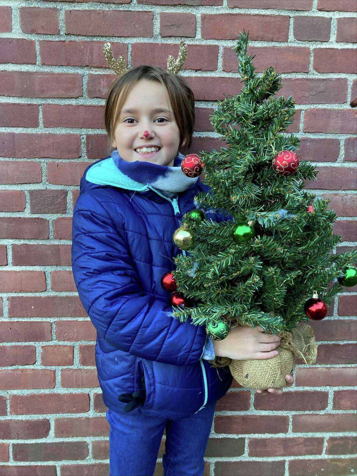 Darien’s Hindley School creates new Holiday Market tradition