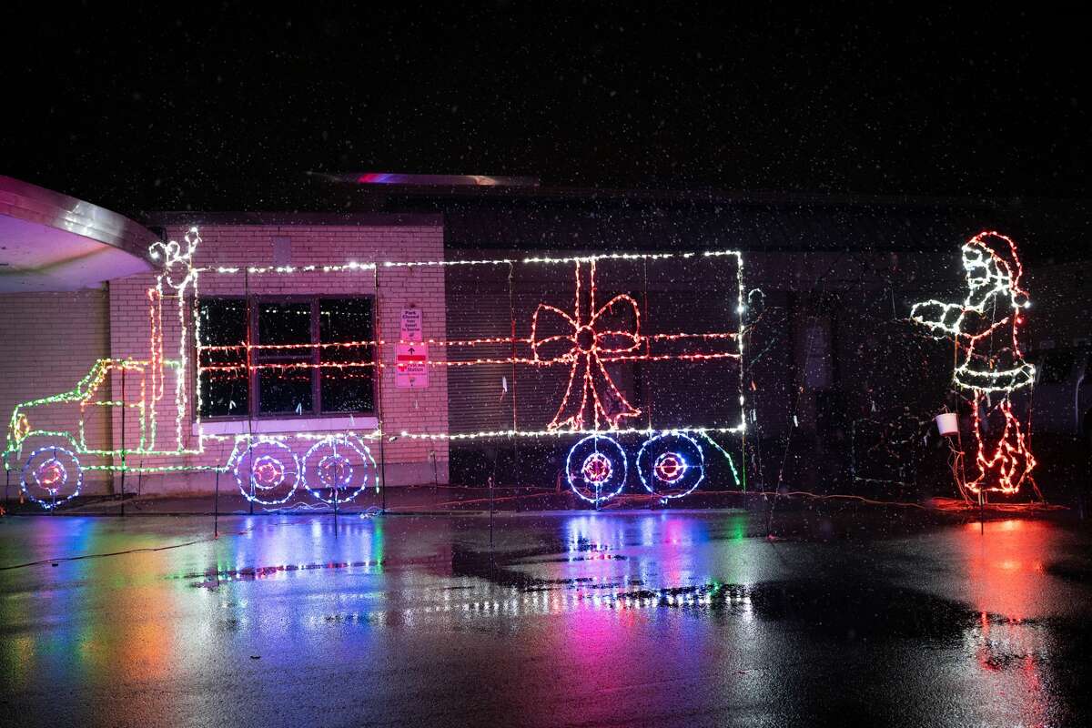 Where to see holiday lights in Connecticut for the 2022 season