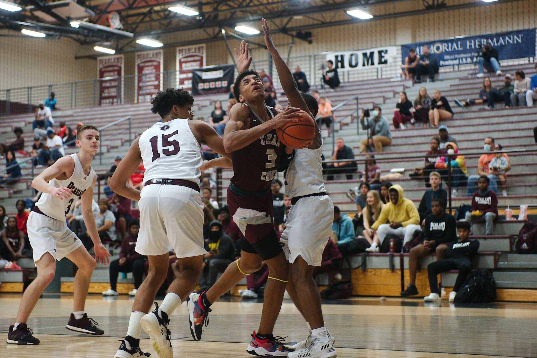 Basketball Pearland edges Clear Creek, 4038