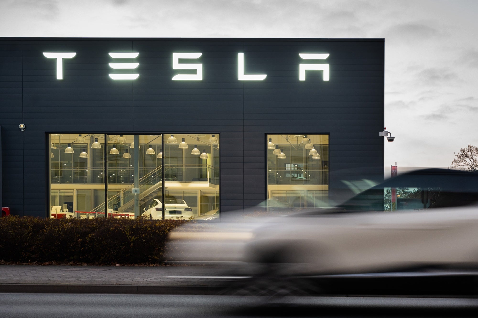 6 Women Are Suing Tesla Over Sexual Harassment Allegations 7817