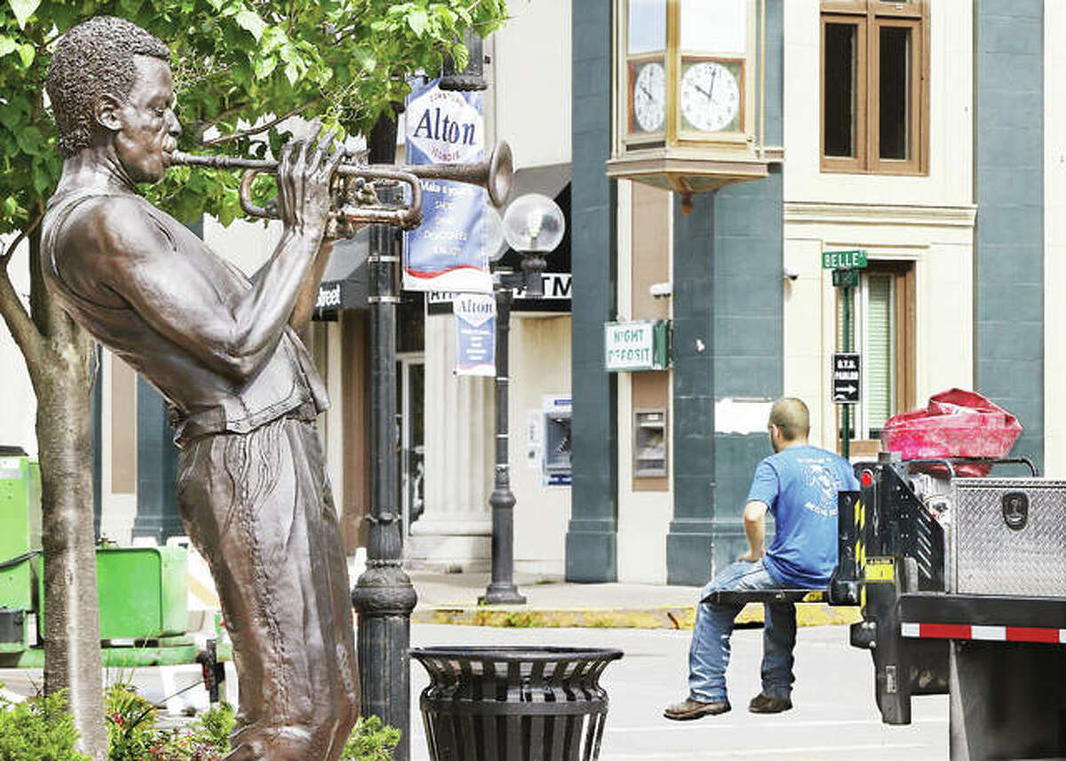 Miles Davis statue in Alton