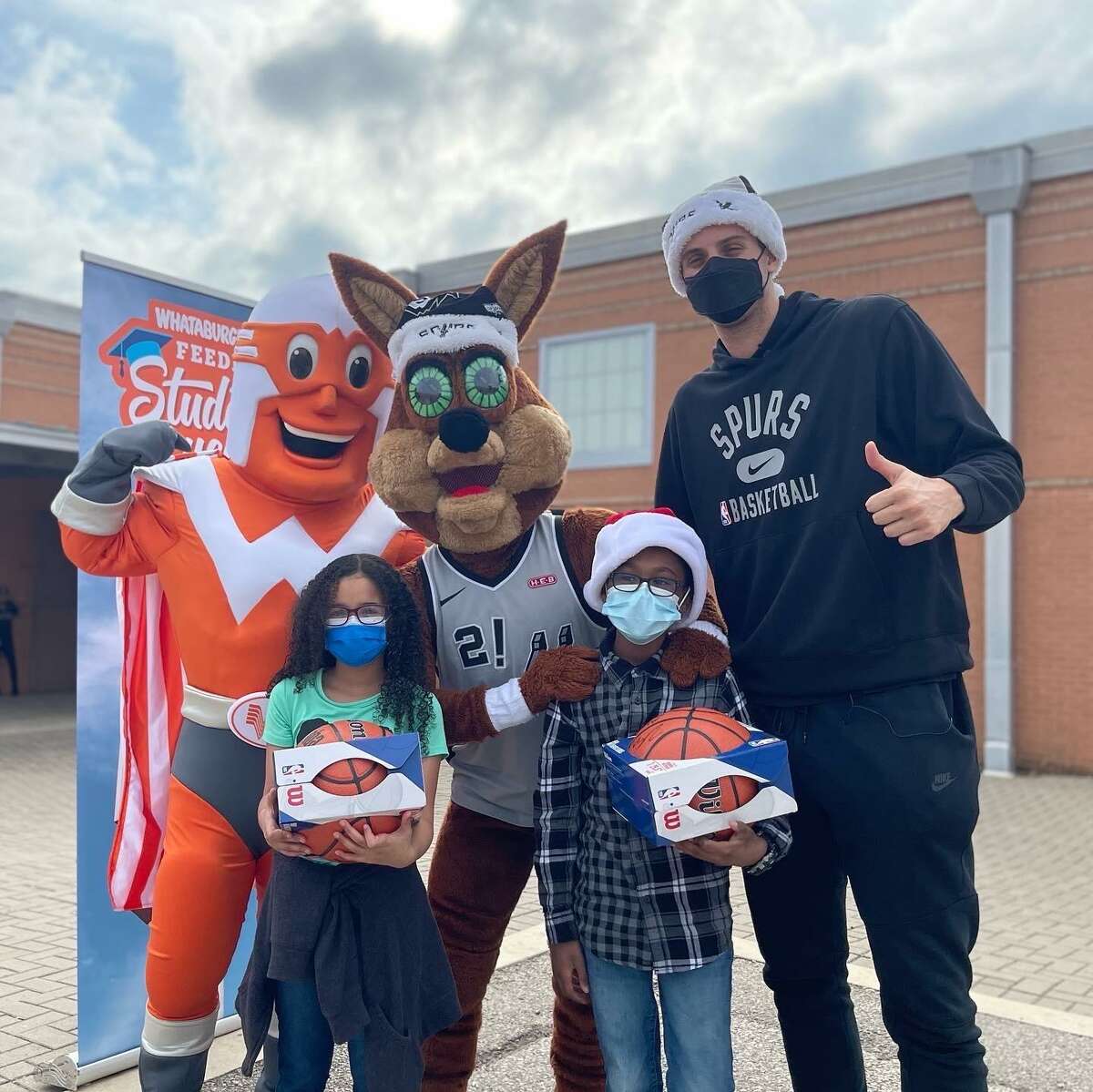 San Antonio Spurs’ Zach Collins gives back while waiting to return