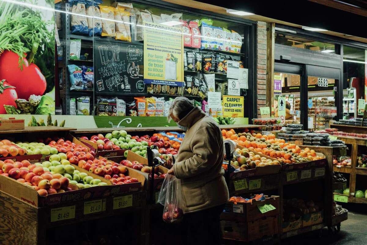 A grocery store in Queens, Dec. 8, 2021. Global snarls have also helped to push up food prices. (George Etheredge/The New York Times)