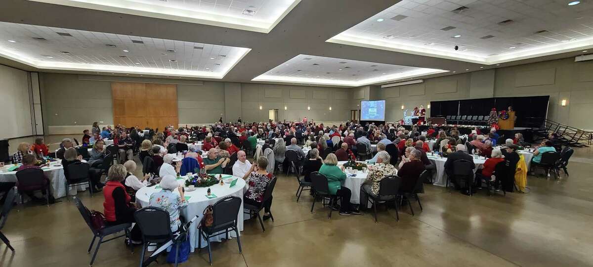 A photo from the Master Gardener Christmas Awards and Recognition Banquet.