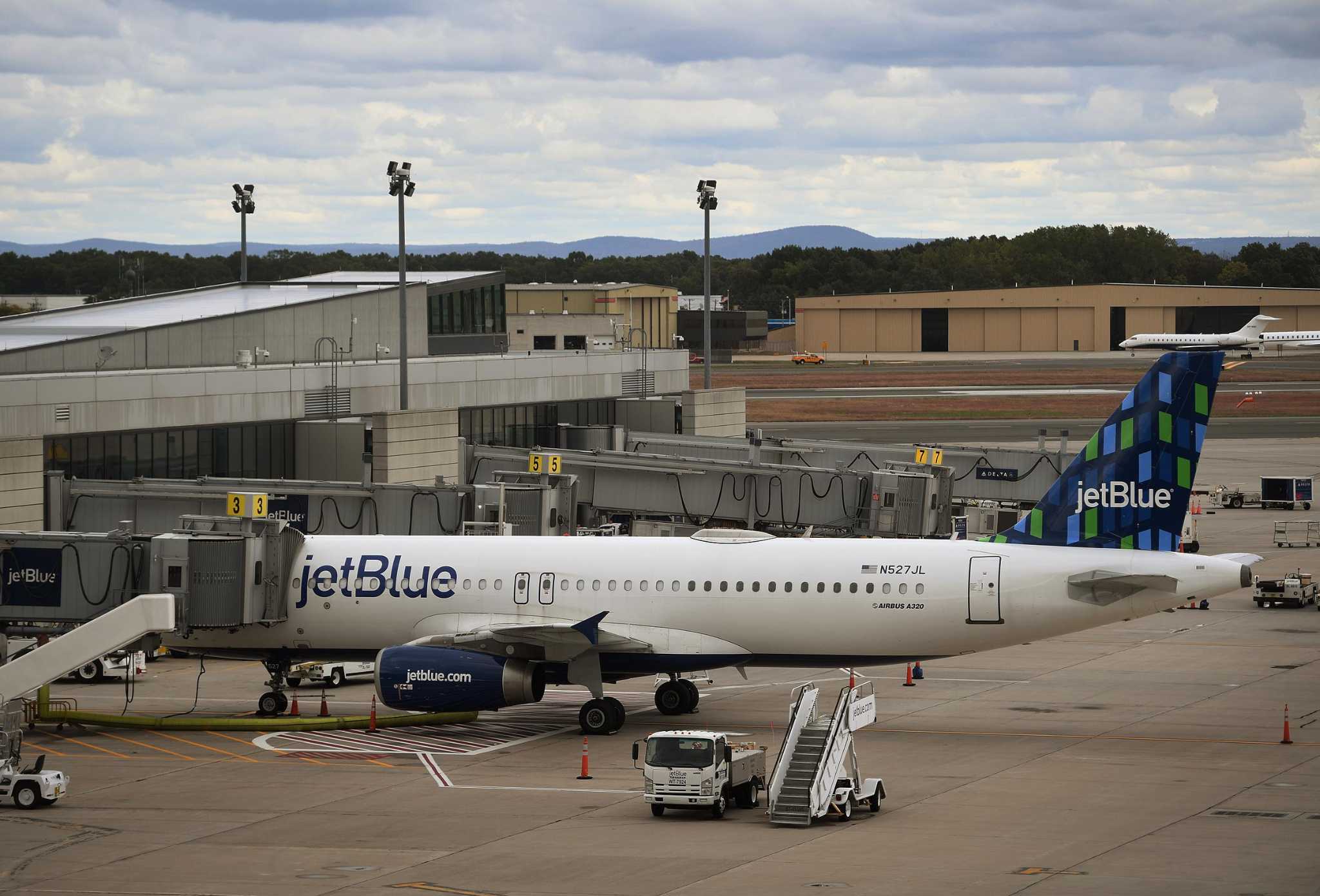 Connecticut’s airports receive 12.5 million in federal grants, with