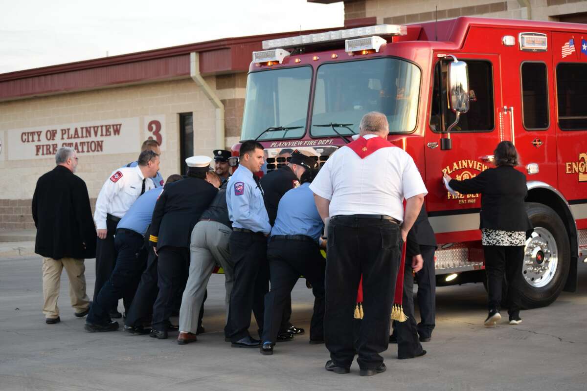 Plainview Fire Department pushes new engine into service