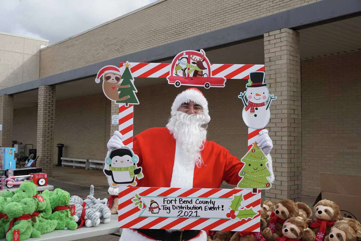 Smiles abound as Fort Bend County children receive holiday toys