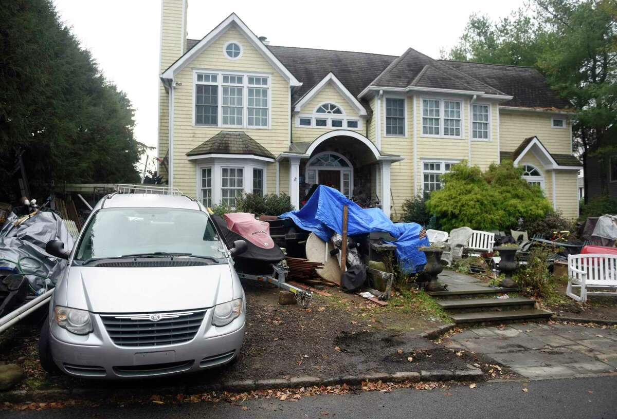 Neighbors complain of mess at Old Greenwich property ‘This is what I