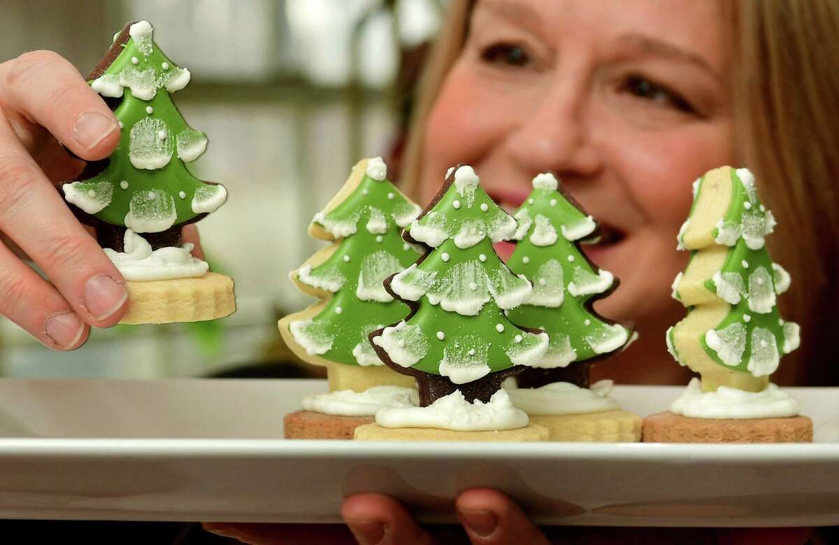 Food Network Christmas Cookie Challenge 2022 Episode 6 Ct Baker To Compete In Food Network Cookie Decorating Challenge