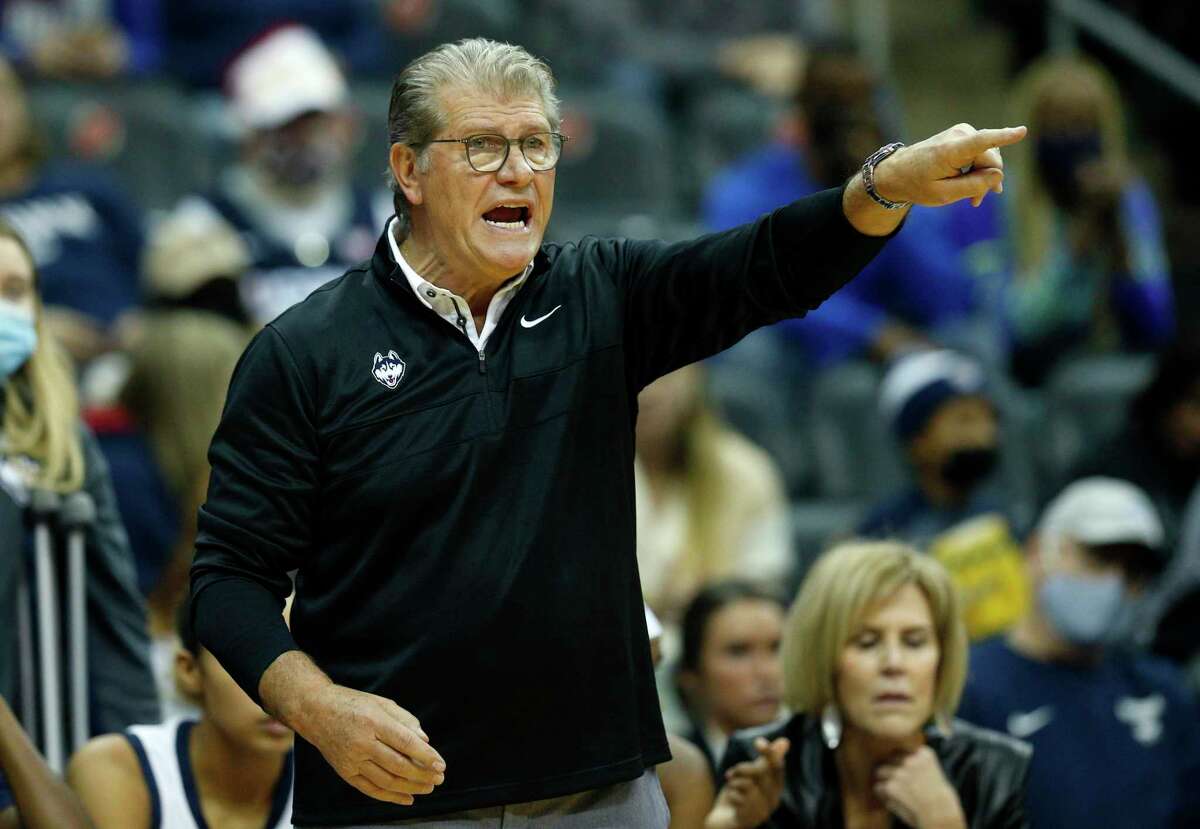 Coach Geno Auriemma and the UConn women’s basketball team will face No. 6 Louisville on Sunday.
