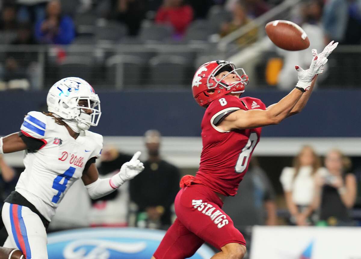 North Shore wide receiver David Amador (8) catches the game-winning touchdown in the fourth quarter over Duncanville's Deldrick Madison (4) during the 6A Division 1 State Championship game at At&T Stadium in Arlington on Saturday, Dec. 18, 2021. North Shore won the game 17-10.