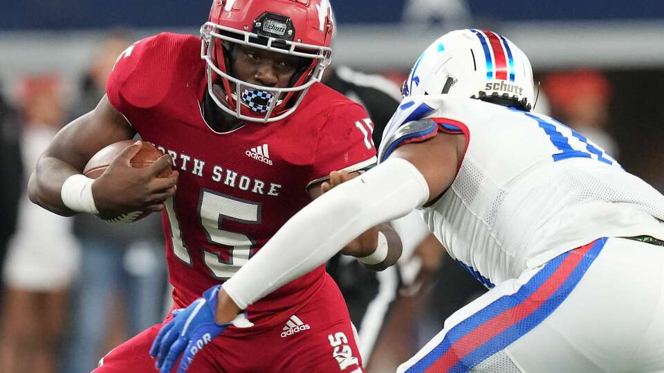 North Shore quarterback Kaleb Bailey (15) runs for extra yards against Duncanville during the 6A Division 1 State Championship game at At&T Stadium in Arlington on Saturday, Dec. 18, 2021.