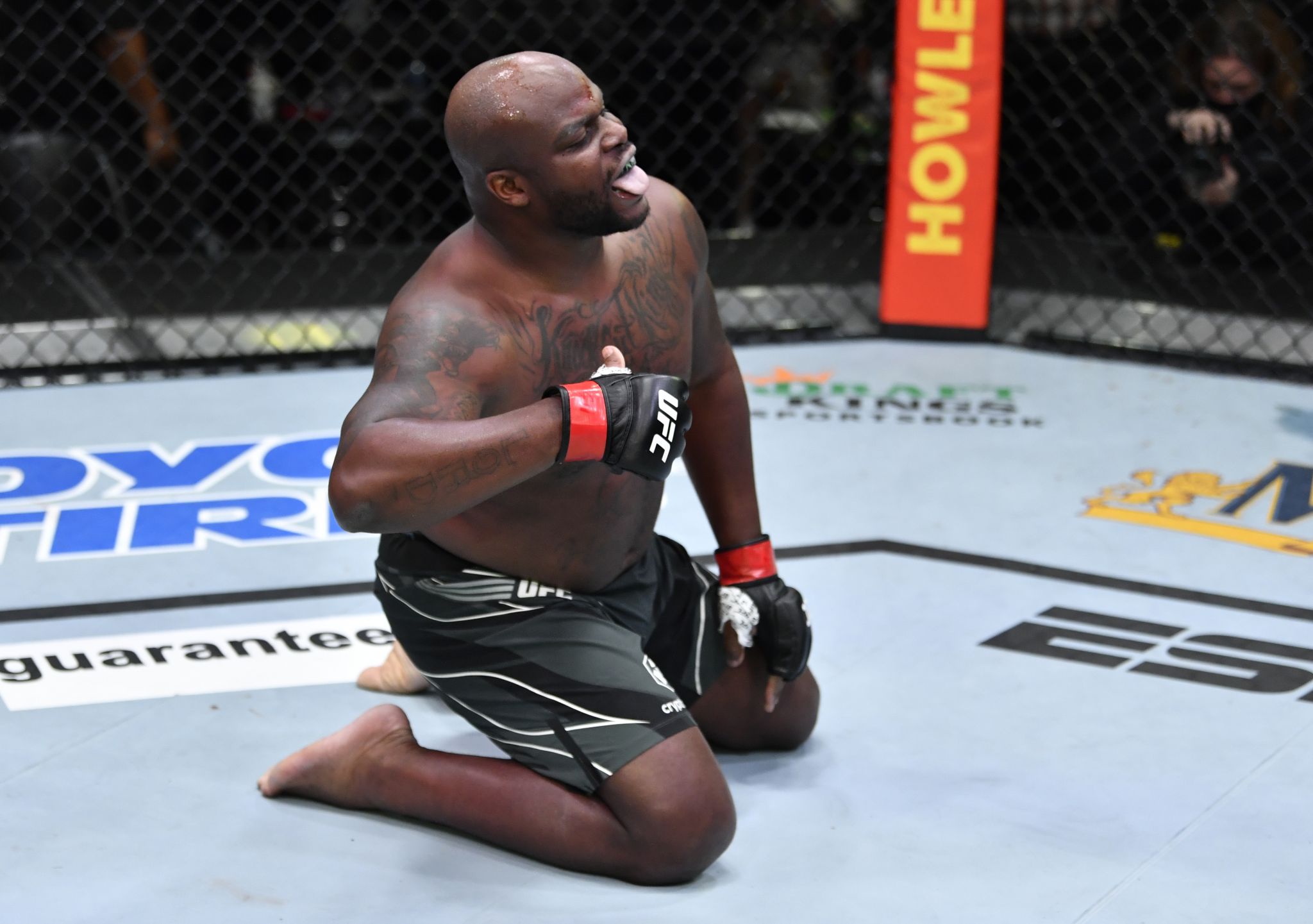 Derrick Lewis holds UFC knockout record with first round finish of Chris  Daukaus