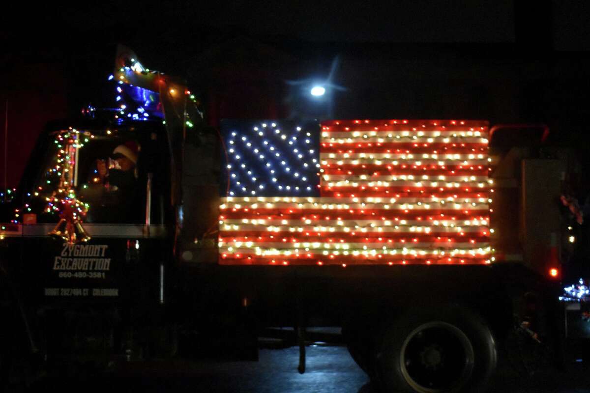 Winsted’s Gator Parade returns to celebrate the holidays