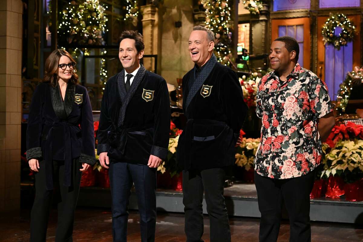 Tina Fey, host Paul Rudd, Tom Hanks, and Kenan Thompson appear in the season finale of "Saturday Night Live." 