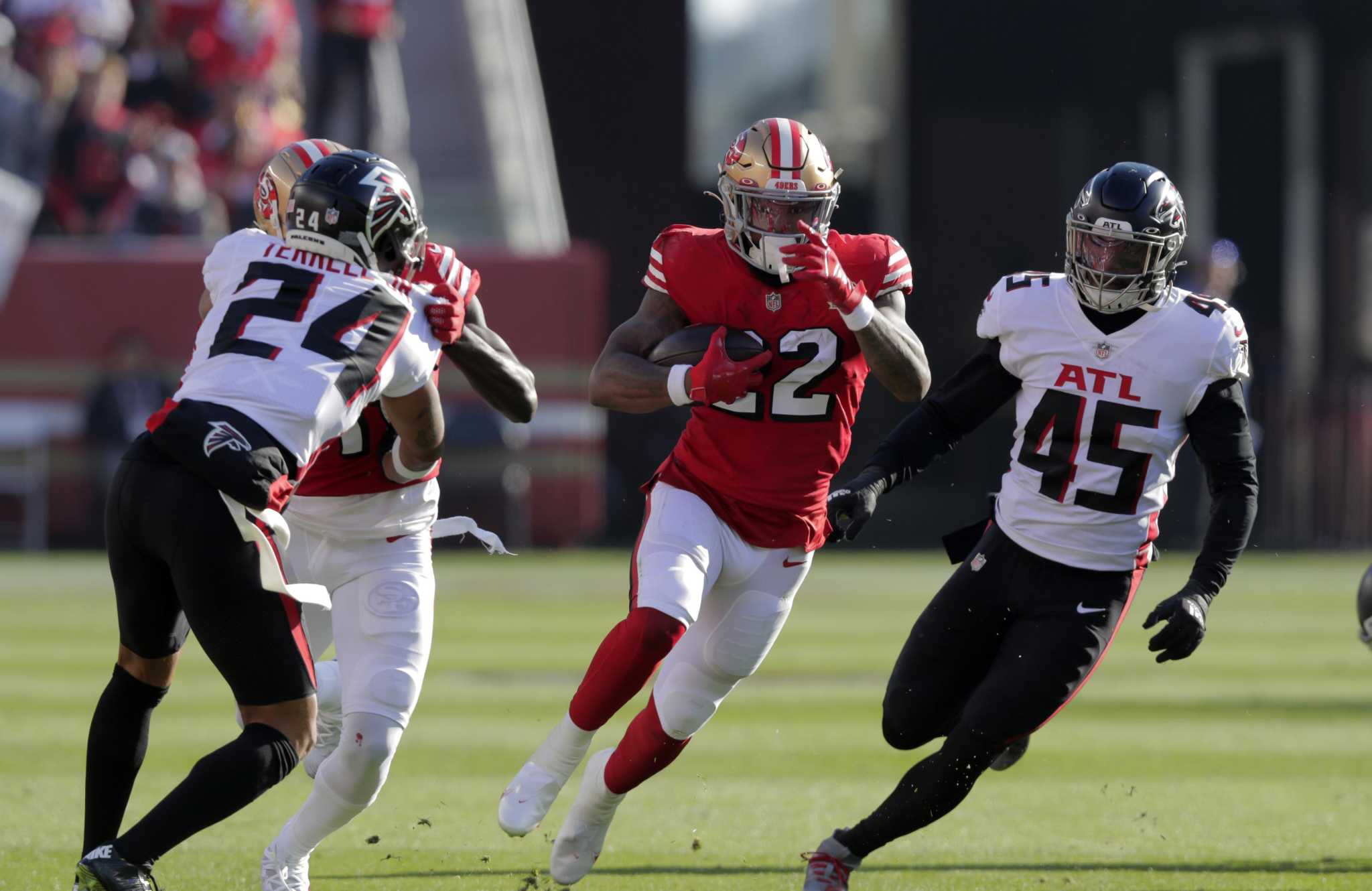 All smiles off the field, 49ers' Jeff Wilson is mayhem in motion between  the lines