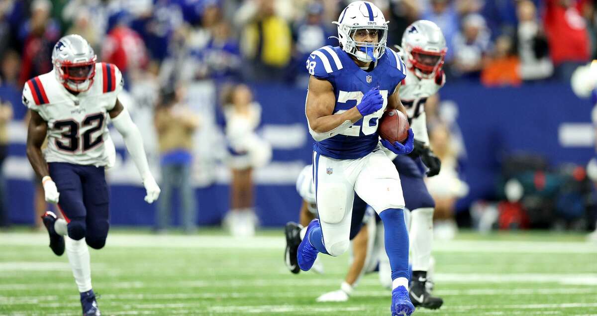 Indianapolis Colts running back Jonathan Taylor (28) breaks off a 67-yard, fourth-quarter touchdown against the New England Patriots at Lucas Oil Stadium on Saturday, Dec. 18, 2021, in Indianapolis. (Andy Lyons/Getty Images/TNS)