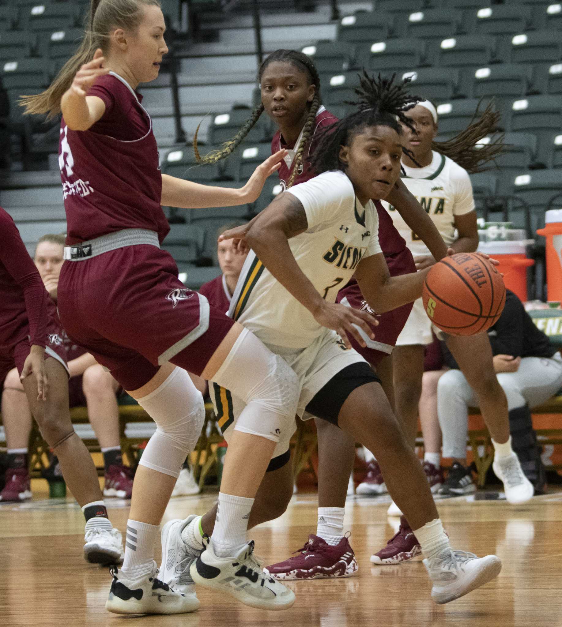 Siena Women's Basketball Falls On Road To Manhattan