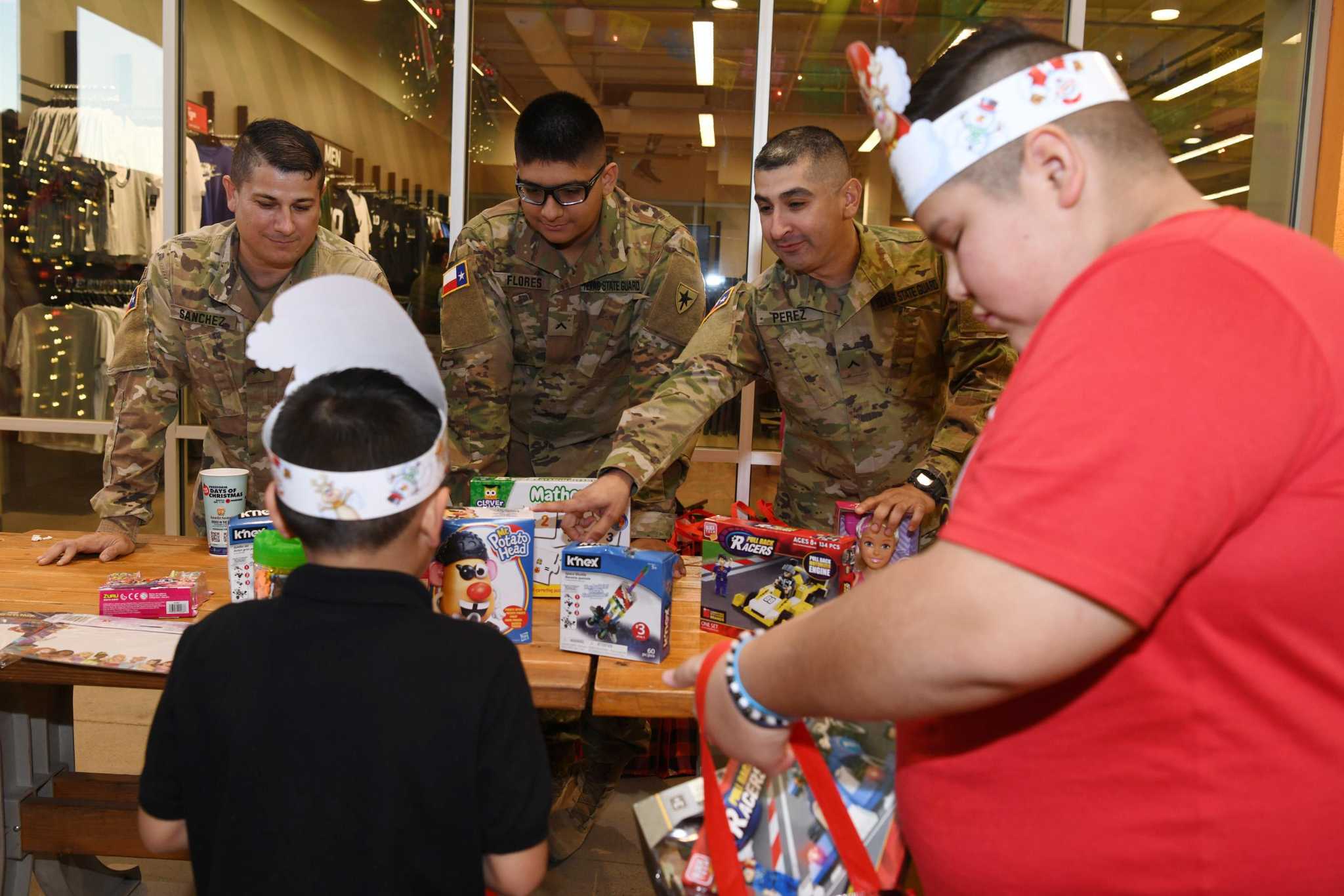 Operation: Toy Drop gives gifts to children of Laredo veterans - Vimarsana News