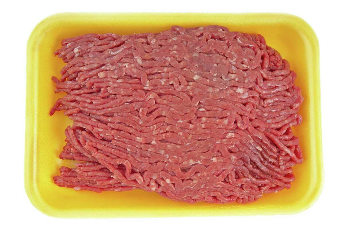 90% lean ground beef in a styrofoam tray (14MP camera,isolated)