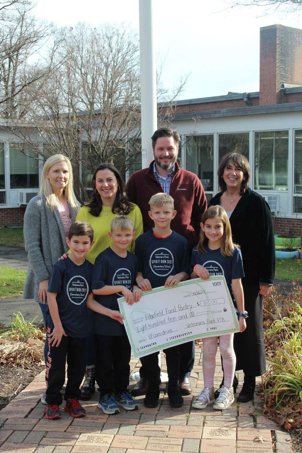 The Veterans Park Elementary School community recently raised more than $800 for the Ridgefield food pantry. Pictured in the back row is Veterans Park PTA co-presidents Meghan Raymond, left, and Denise Schimenti, Social Services Director Tony Phillips and Veterans Park Principal Ellen Tuckner. Pictured in the front row is Veterans Park students Theo Schimenti, left, Connor Raymond, Nolan Raymond and Cora Schimenti.