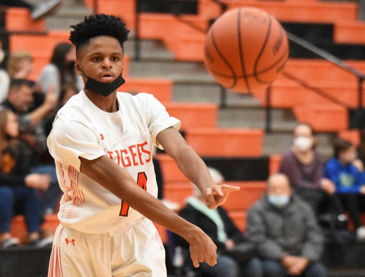 Edwardsville nips KIPP on Spiller's 3-pointer