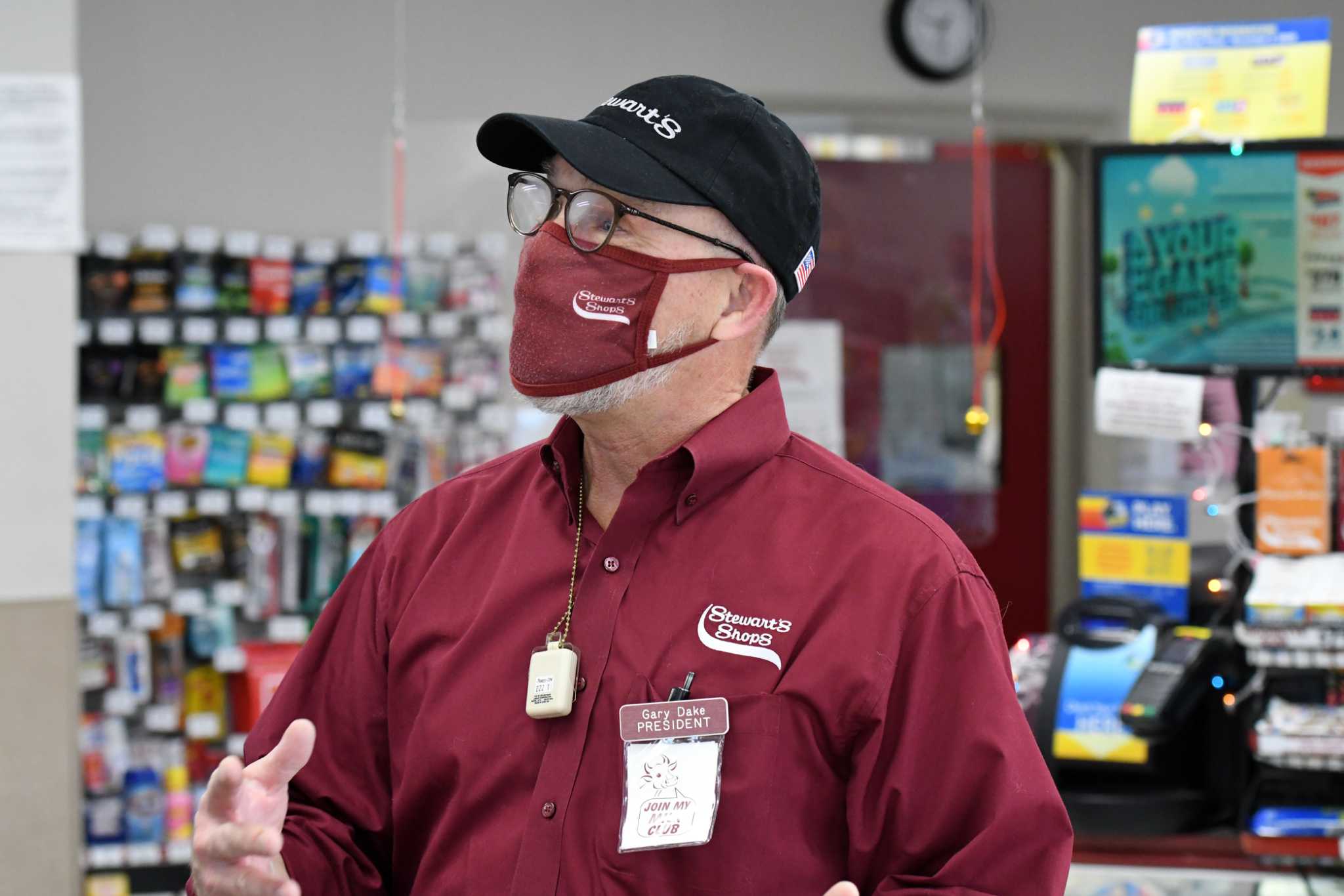 PHOTOS: Stewart's president goes behind the cash register - Vimarsana News