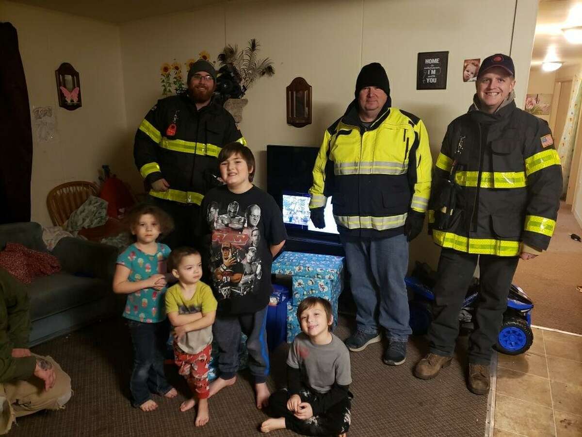 23 families see Shop with a Hometown Hero gifts, food in Manistee County