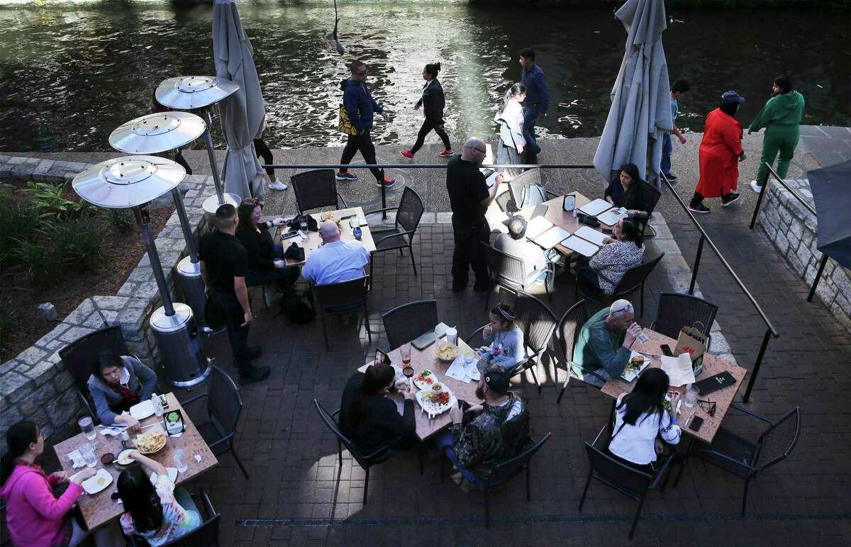 Visitors roam and dine along RiverWalk on Wednesday, December 22, 2021. An omicron variant of COVID-19 has been detected in Bexar County as people begin to travel and celebrate the Christmas holidays.