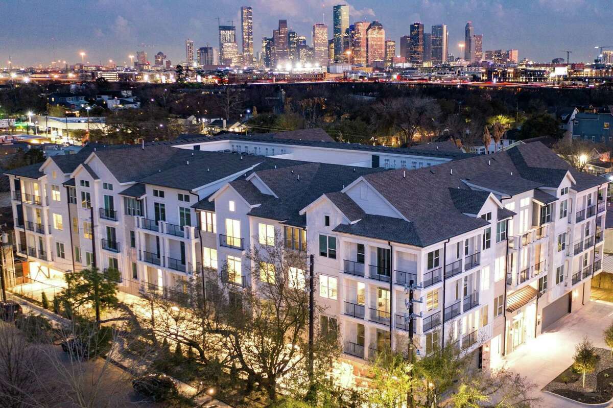 Greenhouse White Oak purchased the White Oak Highline apartments at 610 Oxford in the Heights. The complex was completed in 2021.