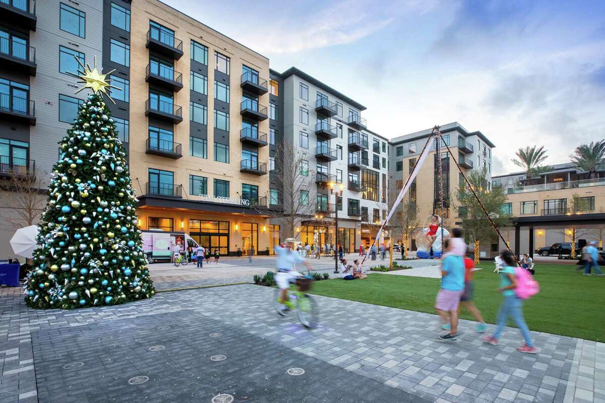 Retail wrap Regent Square brings new plaza, retail to Allen Parkway