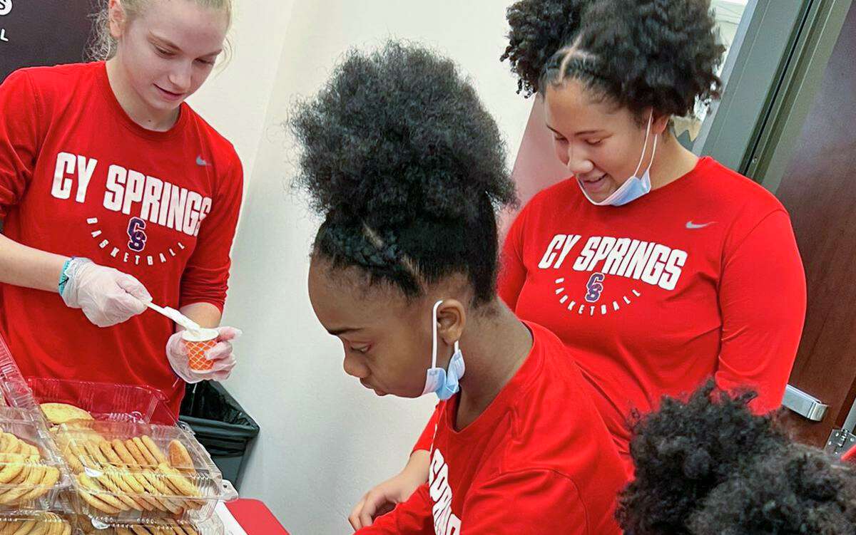The Cy Springs girls’ basketball team which volunteered at the Children Like Loni Santa’s Workshop on Dec. 18, 2021.