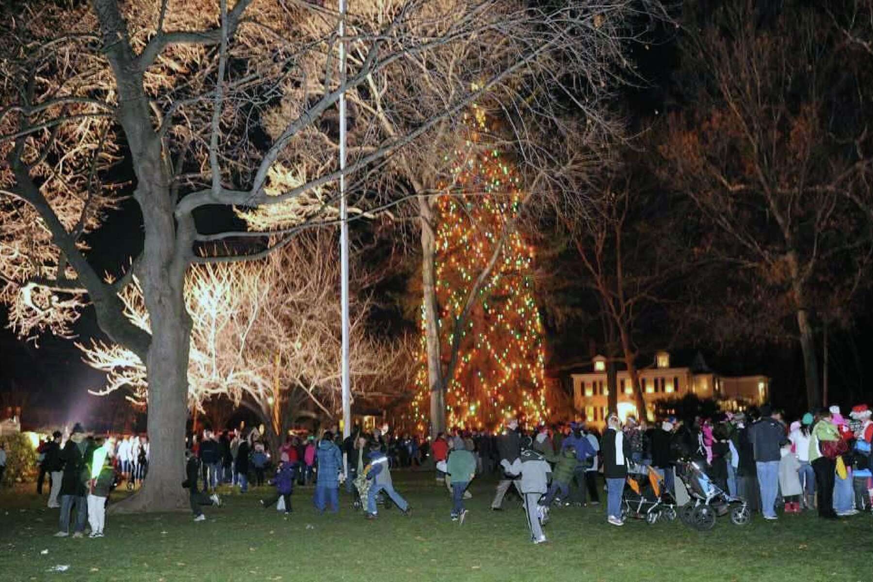 Fairfield Christmas Tree Lighting Ca 2022 For 100 Years, This Tree Has Helped Fairfield Celebrate Christmas