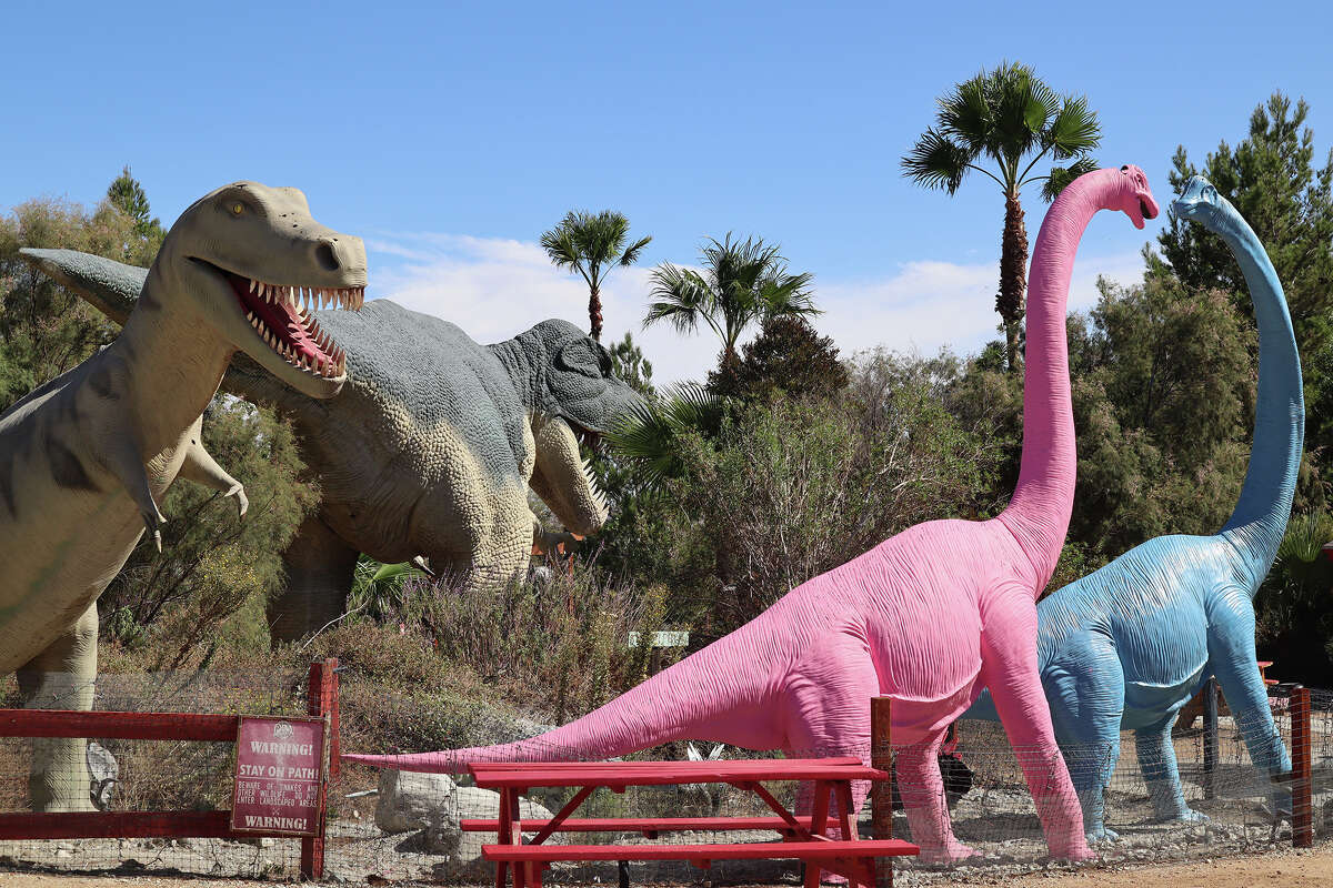 A probably-not-paleontologist-approved display of dinosaurs at Cabazon dinosaur park.