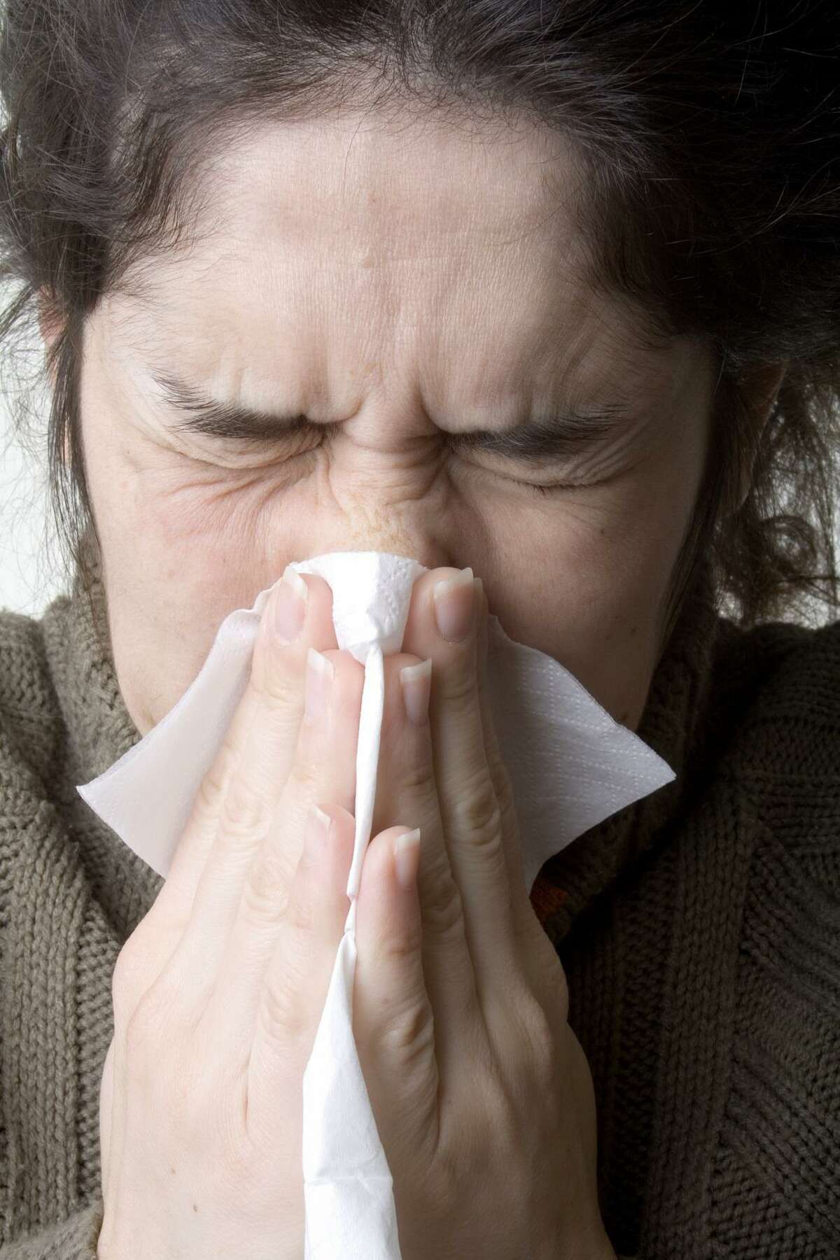 Airplanes have HEPA filters, but do they protect for sneezing seatmates?