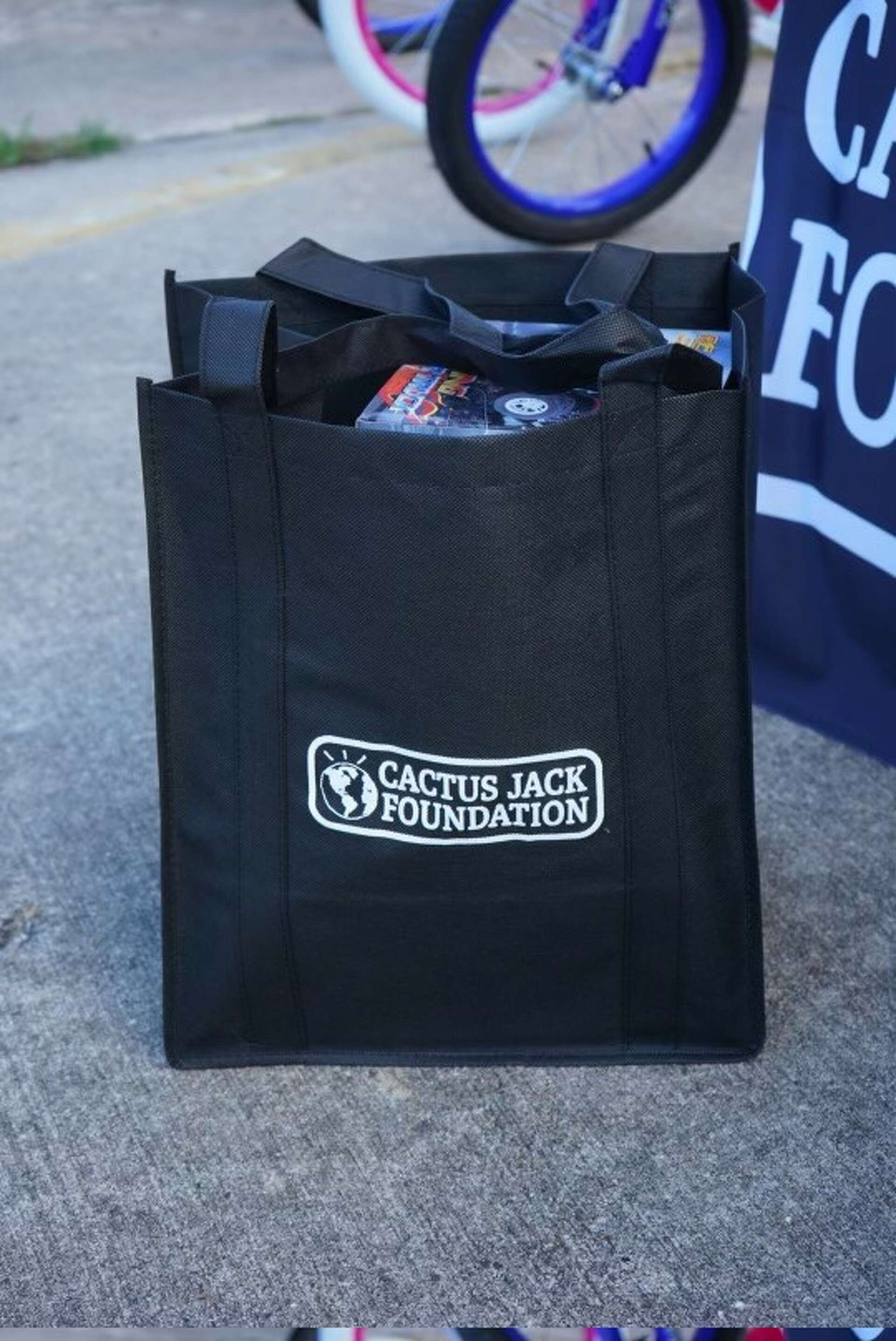 Travis Scott's Cactus Jack Foundation distributes thousands of toys to  Houston kids