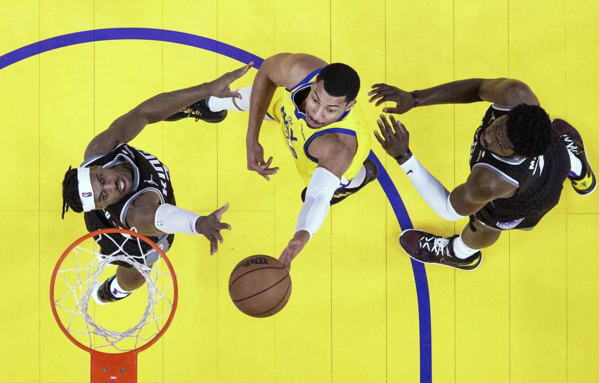 Otto Porter Jr. (32) drives to the basket over Buddy Hield (24) in the first half as the Golden State Warriors played the Sacramento Kings at Chase Center in San Francisco, Calif., on Monday, December 20, 2021.